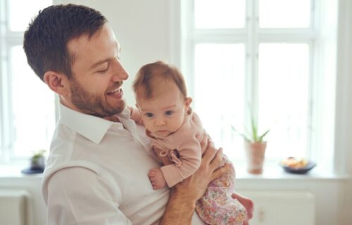 Stručnjaci upozorili da to ne smete da radite: Zašto nikada ne treba da IGNORIŠETE plač bebe?