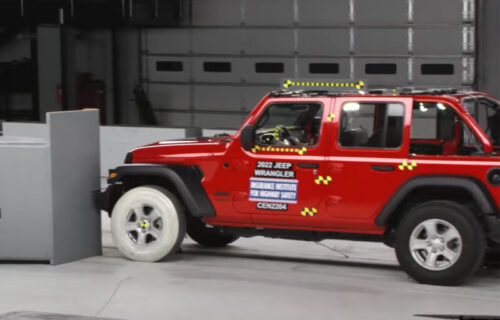 Ipak se PREVRĆE: Jeep Wrangler na testu bezbednosti dobio najlošiji mogući rezultat (VIDEO)