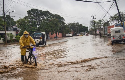 Sprema se HAOS u SAD! Tropska oluja, potencijalni uragan, nadomak Bahama i Floride