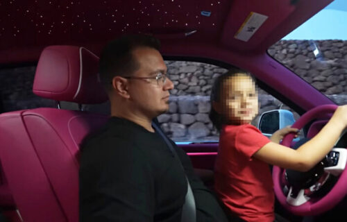 Kandidat za najboljeg tatu? Petogodišnjoj kćerki kupio Rolls-Royce Cullinan (VIDEO)