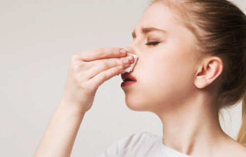 Krvarenje iz nosa bez razloga: Zbog čega dolazi do toga i kada treba da se zabrinete?