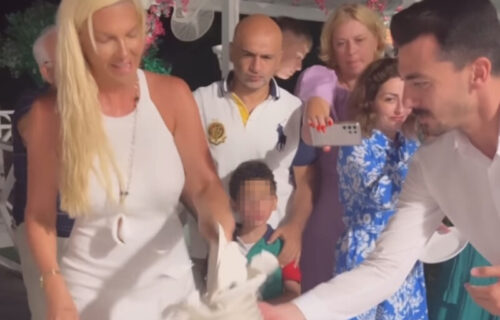 Karleuša napravila HAOS usred restorana: Pevačica LOMILA i bacala tanjire na sve strane (VIDEO)