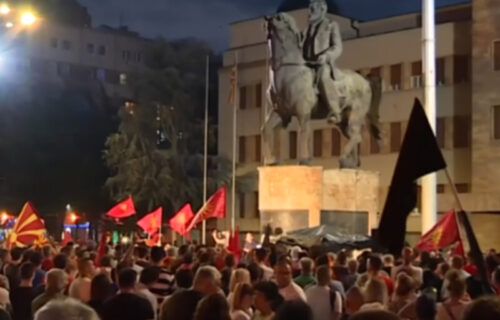 PROTESTI u Severnoj Makedoniji: Građani protiv francuskog predloga kojim se ukida veto Bugarske (FOTO)