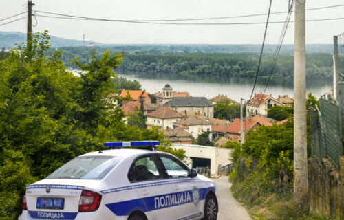 DRAMA u Ritopeku: Brod se nasukao i SRUŠIO kafanu (FOTO)