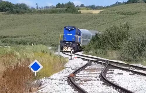 "Probiće zvučni zid”: Hit snimak "brzog" voza u Hrvatskoj, bukvalno NIKAD nije stigao na vreme (VIDEO)