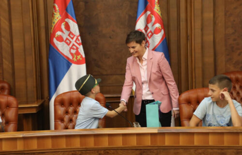 Premijerka Brnabić ugostila decu iz regiona: "Uvek ste dobrodošli u Srbiju" (FOTO)