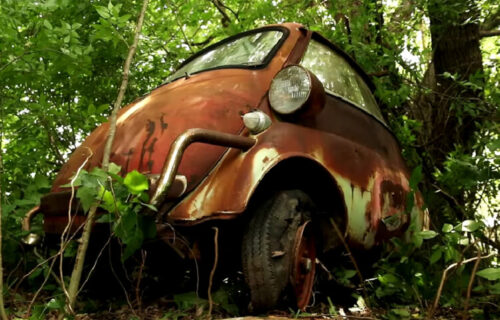 Vraćen iz "mrtvih" posle 40 godina: Minijaturni BMW Isetta je pravi dragulj (VIDEO)