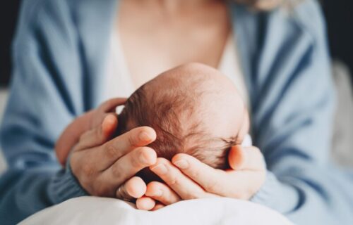 Porodilja zanemela od šoka kada je videla STOMAK svoje bebe: Nešto je RASLO unutra (FOTO)