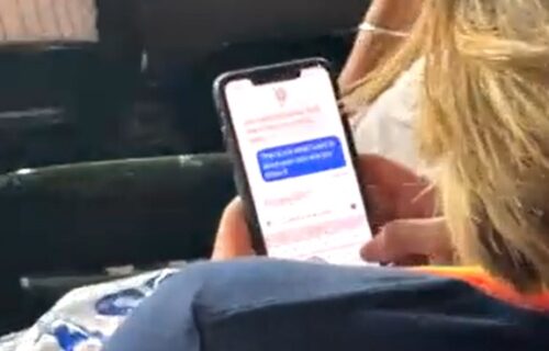 Šokantna scena, i to na javnom mestu: Pogledao je u njen telefon, zgrozilo ga je ono što je video (VIDEO)