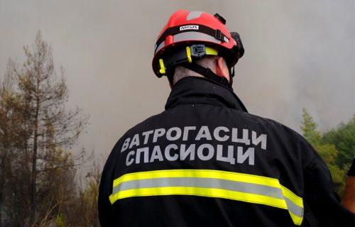 Požar u Beočinu: Gori nekoliko kuća, EVAKUISAN veliki broj ljudi