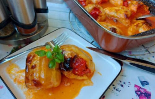 Prava gurmanska fantazija: Punjena paprika sa dimljenom slaninom (RECEPT+VIDEO)