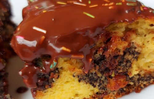Pravi se za tri minuta, a ukus je neponovljiv: Vrhunski kolač s makom i čokoladom (RECEPT+VIDEO)