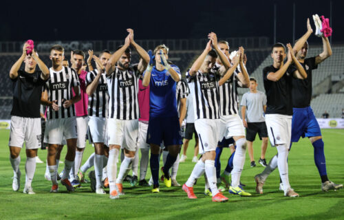 Južne vesti - Igrači i navijači FK Radnički Niš posle pobede u prvom meču  prvog kola kvalifikacija za Ligu Evrope protiv Gzira United F.C. (4:0) na  stadionu Čair.