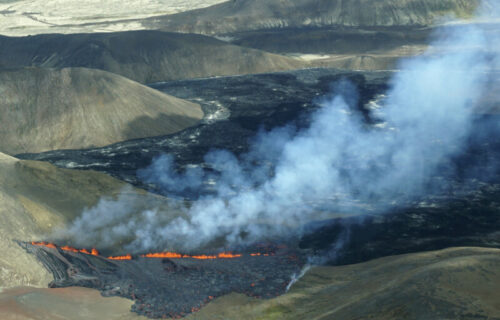 ERUPCIJA vulkana nedaleko od Rejkjavika: Lava šiklja iz pukotine, nadvio se gust dim