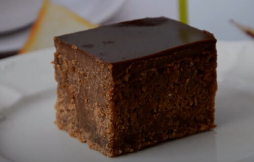 Brze čokoladne kocke sa orasima: Prave se od samo tri sastojka, a nestaju u trenu (RECEPT)