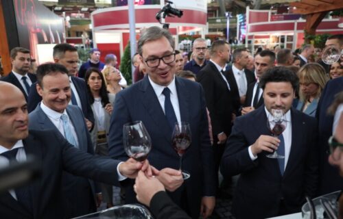 "Pravi se u najkvalitetnijim godinama": Ovo vino je predsednik Vučić ocenio kao ČUDESNO (FOTO+VIDEO)