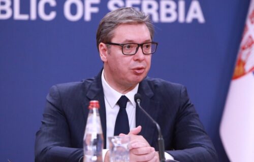 Vučić sutra uručuje general-majoru Džonu Harisu Orden srpske zastave drugog stepena