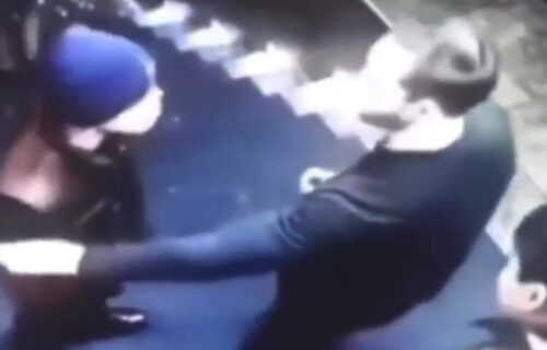 Strašne scene ispred kluba: Krenuo nožem na izbacivača, ali nije znao da je reč o MMA borcu! (VIDEO)