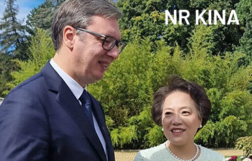 Vučić na prijemu povodom Nacionalnog dana Kine: Predsednika dočekala Čen Bo