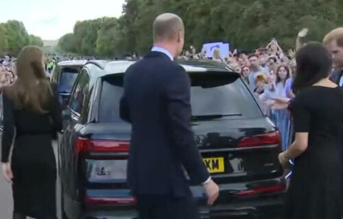 Zbog ovog GESTA princu Hariju svet aplaudira: Njega veličaju, a na Vilijama osuli PALJBU (VIDEO)