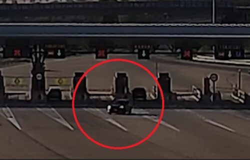 Šok snimak sa naplatne rampe: Ljudi ne veruju šta ova žena radi za volanom, odmah je UHAPŠENA (VIDEO)