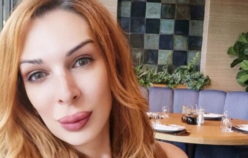 Naša pevačica rođena kao MUŠKARAC: Nekon PROMENE pola, pozirala u kupaćem - komentari se samo nižu (FOTO)