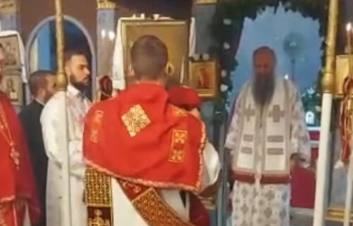 Pomen nevinim žrtvama: Patrijarh Porfirije služio liturgiju za stradale u Medačkom džepu (VIDEO)