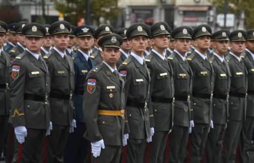 Odlične vesti za vojnike: Skupština usvojila izmene Zakona, odmah posle prvog ugovora ide stalni posao