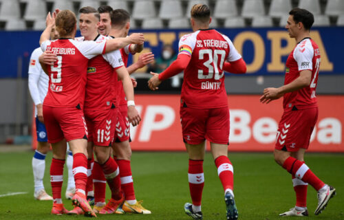 Ludnica u Bremenu: Demirović pogurao Augzburg ka pobedi, Verder promašio penal za izjednačenej! (VIDEO)