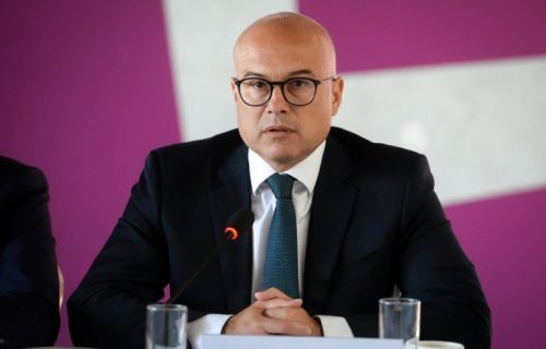 "Neka se naše zastave POBEDE visoko vijore": Vučević svim pripadnicima Vojske Srbije čestitao praznik