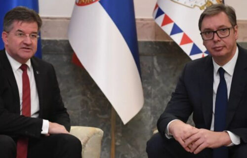 "Nastavljamo da se borimo da sačuvamo našu zemlju i naš narod": Vučić se sastao sa Lajčakom (FOTO)