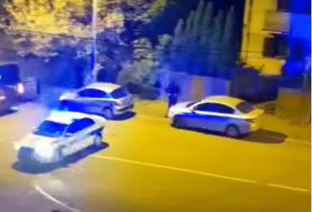 PRVI SNIMAK drame u Železniku: Blokirana ulica, bombe i droga pronađeni u automobilu (VIDEO)