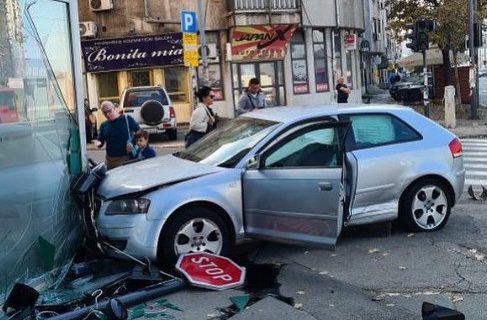 Audijem se ZAKUCAO u ogradu: Velika nezgoda u Beogradu (FOTO)