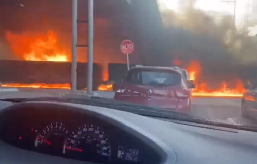 STRAVIČAN požar na putu, cisterna EKSPLODIRALA nakon sudara: Plamenom zahvaćene i kuće (VIDEO)