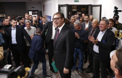SNS obeležila slavu: Vučić dočekan GROMOGLASNIM APLAUZOM (FOTO)