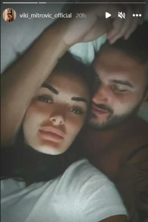 Marko Osmakčić LJUBI Viki u krevetu: Posle uvreda u rijalitiju dele INTIMNE trenutke na mrežama (FOTO)