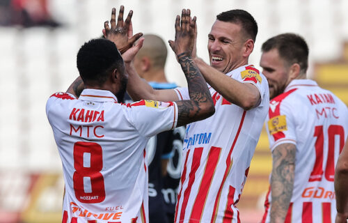 Južne vesti - Igrači i navijači FK Radnički Niš posle pobede u prvom meču  prvog kola kvalifikacija za Ligu Evrope protiv Gzira United F.C. (4:0) na  stadionu Čair.