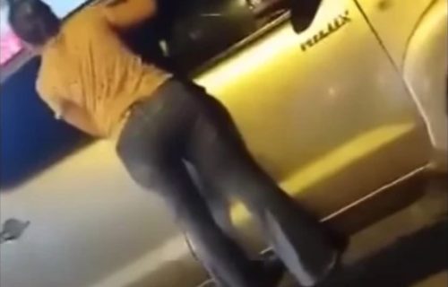 Uhvatila muža u PRELJUBI, pa visila sa kola u pokretu da ga stigne: Ljubavnici nije bilo spasa (VIDEO)