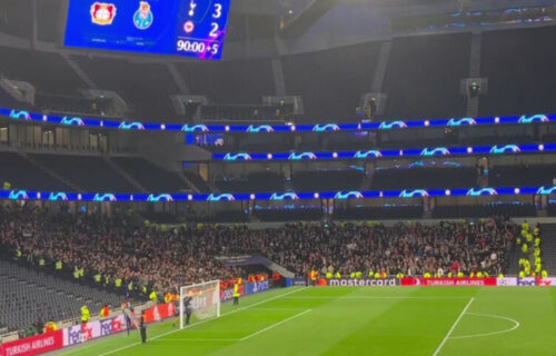 Haos i panika u Londonu: Redari i policajci nisu mogli da napuste stadion! (VIDEO)