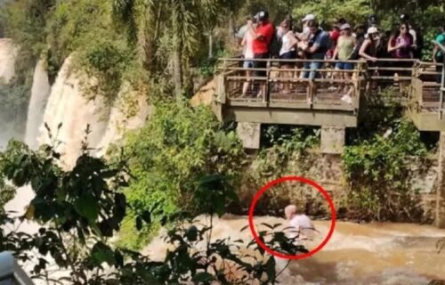 Turista slikao selfi na VODOPADU, sledeće sekunde ga nije bilo: Užasnuti ljudi ga snimali