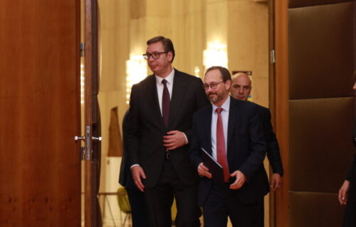 Žiofre predao Vučiću Godišnji izveštaj EK: Predsednik održao sastanak sa šefom delegacije EU (FOTO)