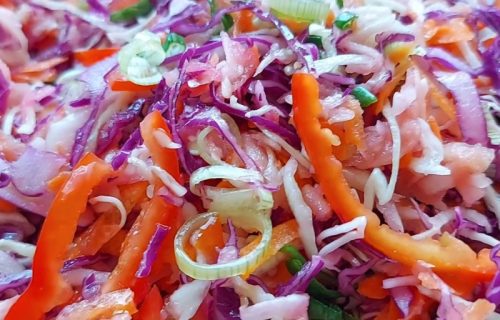 Vitaminska bomba za jačanje imuniteta: Super salata od kupusa, paprike i praziluka (RECEPT+VIDEO)