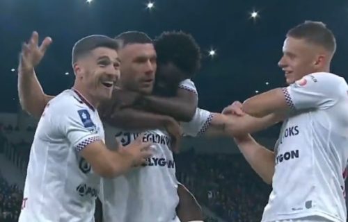 BOMBA: Veteran Podolski postigao najlepši gol u karijeri - igrači se hvatali za glavu (VIDEO)