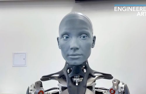 "Prohodaću naredne godine": Humanoidni robot AMECA poslao jasnu poruku svetu (VIDEO)