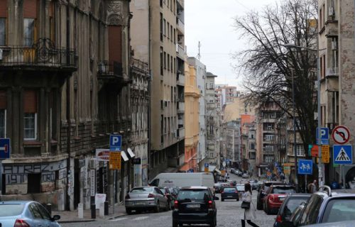 Mira je 25 godina uveseljavala ljude CVEĆEM: Od svojih komšija dobila je prelep MURAL na Dorćolu (FOTO)