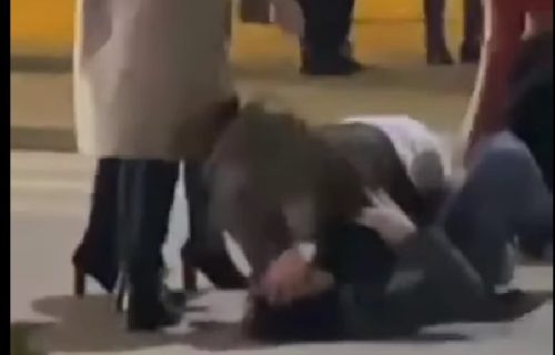 Valjale se, rvale, davile, sevale pesnice: Pogledajte BRUTALNU TUČU devojaka na ulici u Vranju (VIDEO)