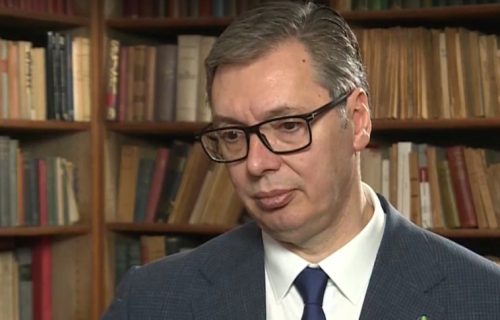 Vučić u Parizu: Nećemo da se odreknemo ničeg svog, ali to ne znači da ćemo da ratujemo