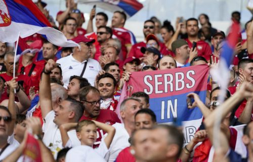 Bravo, Srbi, tako se to radi: Navijači oduševili pesmom na početku duela s Kamerunom!