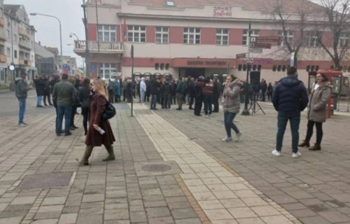 ŠAKA JADA, Zelenović se jede od muke: Totalni fijasko opozicije na protestu u Šapcu (FOTO)