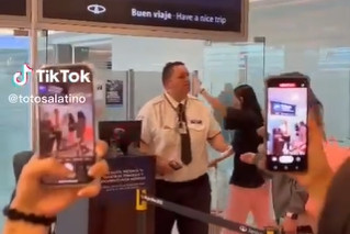 Agentinsko fudbalsko ludilo na aerodromu: Carinik "pobegao" sa radnog mesta kad je pao gol (VIDEO)